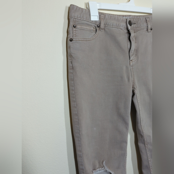 Free People Womens Size 31 Jeans Skinny Beige Distressed Ripped Denim - Picture 4 of 7